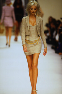 1867821398_chanel-ss-1994(2).thumb.jpg.d3dfc60288e68afe4fb7be18507790d4.jpg