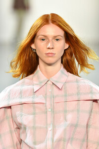1882941283_DamoWangRunwaySeptember2019NewYorkFashionUQ6ZSWxjDbdx.thumb.jpg.e2bccab11359f3ed78262343e3460c2a.jpg
