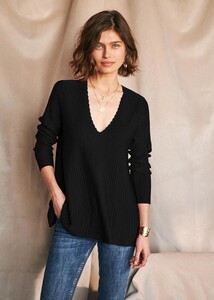 1894784736_ErnestineJumperbr9mhao4t1gwcks1v3cms.thumb.jpg.4f681bd8162af1acb9cb9d6ab0ed61d8.jpg