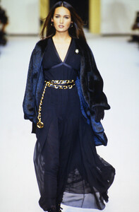 1897791279_chanel-fw-1992(3).thumb.jpg.b67f2903c16c82d405693eee98c450e0.jpg