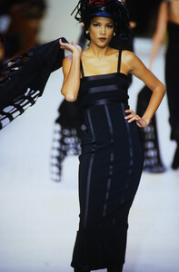 190802847_chanel-fw-1992(3).thumb.jpg.eeb8c9ce02be46c2fa56d48cd35ff2e4.jpg