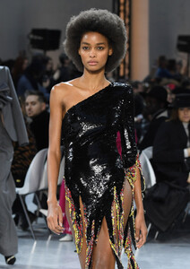 1946919566_AlexandreVauthierRunwayParisFashionWeekGXawh3h8ah7x.thumb.jpg.db09acc301f6acfdaa396468c95c55ec.jpg