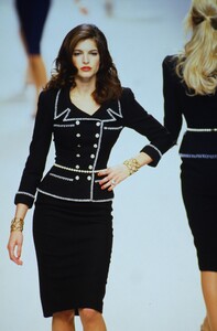 1953892681_chanel-hc-ss-1995(19).thumb.jpg.8c9432f2c22c38c3012925a64e0e51d5.jpg