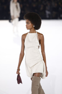 1968668552_JacquemusRunwayParisFashionWeekMenswearuyQtRdcLwO3x.thumb.jpg.8250bd525ea2948f7ee42808e85cf600.jpg