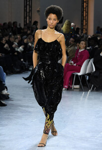 1978732923_AlexandreVauthierRunwayParisFashionWeek1D_NJb3yQSix.thumb.jpg.156c7596cb9c7ddb7e0892389e0b7d2a.jpg