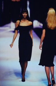 1986779013_herve-leger-fw-1997(6).thumb.jpg.29f91d4fcc35276be9231ef90966da47.jpg