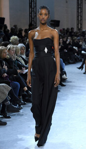 2005669306_AlexandreVauthierRunwayParisFashionWeeke7mAjF9GXGmx.thumb.jpg.d392fc07331c5aaa6560b6125f7d2054.jpg