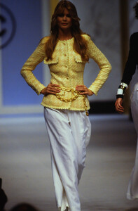 200854739_chanel-ss-1993(3).thumb.jpg.b1126cc82601655c4e536ebca9a2ba30.jpg