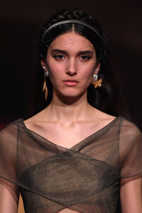 2014442192_DiorRunwayParisFashionWeekHauteCoutureVPblwnGV57qx.thumb.jpg.ac68cfc7f23b7886ece9d8ae2734435d.jpg