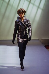 2031047774_azzedine-alaia-fw-1990(25).thumb.jpg.cca0e8fb82f9a9a3fbff6e33a4727fe9.jpg