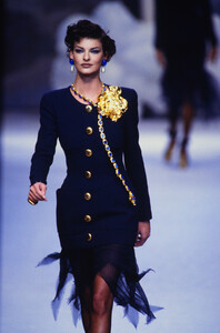 2041600858_chanel-hc-ss-1992(8).thumb.jpg.b6f18498dd5cee5f9cabb2c74aa5e90b.jpg