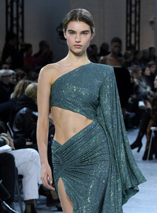 2041899338_AlexandreVauthierRunwayParisFashionWeek9_stBwaXiVJx.thumb.jpg.7f189b1c81c3f5a11b452a8879394430.jpg