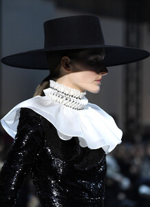 Alexandre+Vauthier+Runway+Paris+Fashion+Week+N6leqjviRtRx.jpg