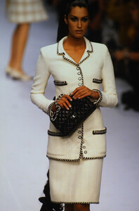 2050230400_chanel-hc-fw-1995(4).thumb.jpg.4e9b5589f76fee2218867105d3bc9f8b.jpg