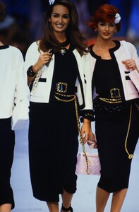 2067584065_chanel-ss-1992(5).thumb.jpg.aaa2fa1f5403ac9ad7154973004554dc.jpg