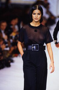 2076718664_chanel-ss-1993(4).thumb.jpg.f2317f20650dfeb4d84027e8cccbac5f.jpg