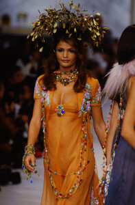 2119375565_chanel-ss-1993(12).thumb.jpg.f3584d3f5fd4e14b638dda8f4b7a0d92.jpg