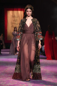 2133554658_DiorRunwayParisFashionWeekHauteCoutureP9Uz_S-qjPvx.thumb.jpg.0440423cd526b484f402b15f804ca9b8.jpg