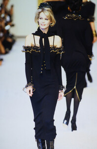 214150820_chanel-fw-1992(6).thumb.jpg.458488746df4328598cb77111d503cb3.jpg