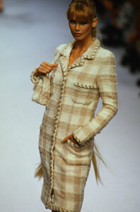 2143231504_chanel-hc-fw-1995(2).thumb.jpg.e4efbb8d6eb0242359a9427f726d9cc5.jpg