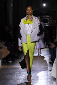 215783038_ValentinoRunwayParisFashionWeekHauteychIGSkCxEtx.thumb.jpg.59730bc89eb359b60371de9c7ccdda84.jpg