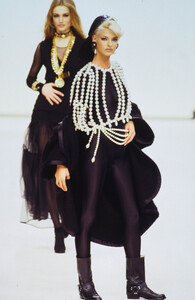 219008688_chanel-fw-1991(16).thumb.jpg.6d328a53443ad719e2818361001a2045.jpg