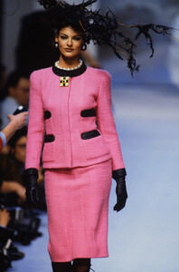 220074428_chanel-hc-ss-1992(6).thumb.jpg.6e6958f43c5f4fb842fe3d8117dae3e3.jpg