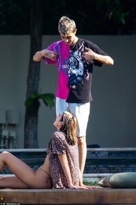 22844878-7840801-Model_man_Anwar_is_brother_to_Bella_and_Gigi_Hadid-a-5_1577811944829.jpg