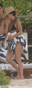 22929386-7847021-She_spent_the_first_day_of_2020_relaxing_on_the_sand-a-21_1578028907402.jpg