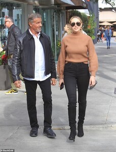 23218696-7871379-Good_genes_Sistine_an_aspiring_model_and_actress_stepped_out_in_-m-26_1578619289103.jpg