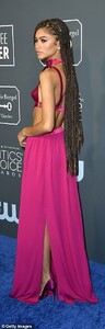 23320316-7880157-Well_heeled_The_dress_nearly_hid_Zendaya_s_coordinating_heels-a-13_1578882091582.jpg
