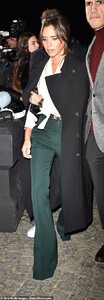 23535888-7900283-So_chic_Victoria_looked_effortlessly_stylish_in_her_boot_cut_for-a-134_1579292135129.jpg