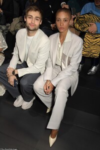 23536706-7900283-Company_He_sat_alongside_model_Adwoa_Aboah_at_the_event-a-153_1579292135140.jpg