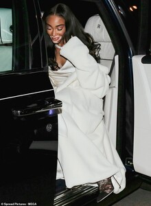 23668460-7910771-Rolls_Royce_royalty_The_model_was_seen_leaving_the_show_in_a_bla-m-12_1579600009525.jpg
