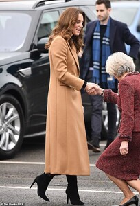23720932-7915311-Kate_is_in_the_Welsh_Capital_for_her_second_visit_during_her_24_-a-3_1579695276922.jpg