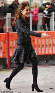 23975992-7937741-The_Duchess_of_Cambridge_beamed_as_she_made_her_way_inside_the_h-a-23_1580231260129.jpg