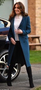 24023222-7941711-The_Duchess_of_Cambridge_appeared_in_excellent_spirits_as_she_vi-a-138_1580305337529.jpg