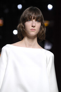 25230627_GivenchyRunwayParisFashionWeekHauteCouturevm110s56f8Rx.thumb.jpg.6f386aa927421a3a618a3111dc8000da.jpg