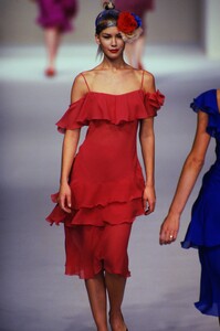 256778278_blumarine-ss-1997(1).thumb.jpg.fe68a0b4c72d42a9d6b713e333dba1f6.jpg