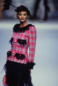 263858490_chanel-hc-ss-1992(13).thumb.jpg.a132684eb0d0b8271184dde9d02f5f3b.jpg