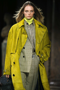 26741911_BerlutiRunwayParisFashionWeekMenswearUduSzQ0fCX6x.thumb.jpg.e9f0a1b836e2a99436d3d2fd74f31c24.jpg