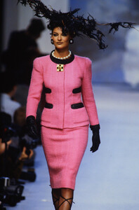 313795876_chanel-hc-ss-1992(5).thumb.jpg.fa04a5349cbe28b8bfc8c9b7819fc779.jpg