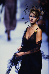 319209835_chanel-hc-ss-1992(8).thumb.jpg.23d7fc85538789be4588bb6261aeb19d.jpg