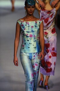 330090676_blumarine-ss-1997(2).thumb.jpg.ee4ca3f0450c903f45805dc680a261dd.jpg