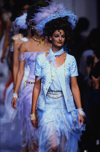 330744523_chanel-hc-ss-1992(28).thumb.jpg.b6a89b425b03198c414e2db3d11800e5.jpg