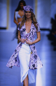 331738383_chanel-ss-1993(21).thumb.jpg.fcc30da840aad6ddcabdee300374b24b.jpg