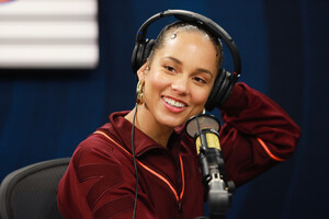 Alicia+Keys+Visits+SiriusXM+Hollywood+Studio+rSO1CJPgU2Tx.jpg