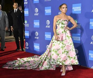 Jennifer+Lopez+31st+Annual+Palm+Springs+International+6RjbqyRKCqpx.jpg