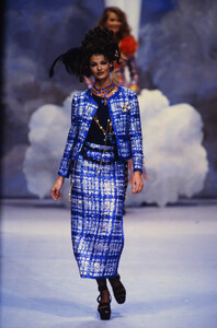 368936032_chanel-hc-ss-1992(24).thumb.jpg.a6f0cf9f5e91fda8996ba0acafc13a48.jpg