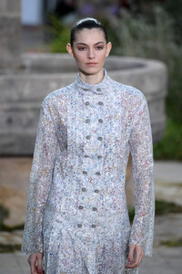 372085827_ChanelRunwayParisFashionWeekHauteCoutureB1UV0YOEWQcx.thumb.jpg.1919bb57edc3aecd8fa5dbd0d34a37fa.jpg